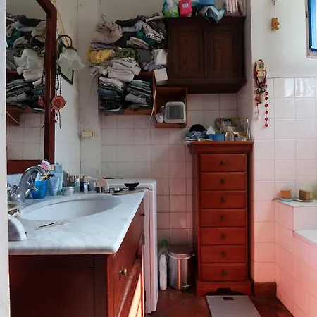 Pansiyon Paisible Dans Maison Calme, Metro Roseraie